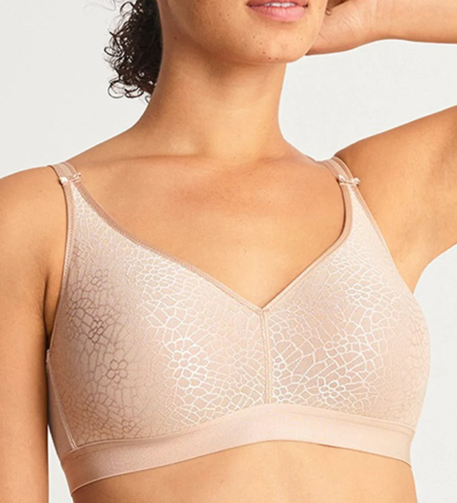 Women's strapless bras with silicone gripChantelle - C Magnifique Seamless Minimiser Wirefree Bra Women's strapless bras with silicone gripChantelle - C Magnifique Seamless Minimiser Wirefree Bra