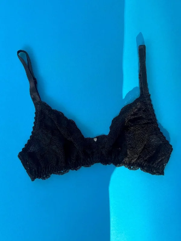 Women's push - up bras for enhanced cleavageClo: Fortuna Lace Wireless Soft Bra - Black