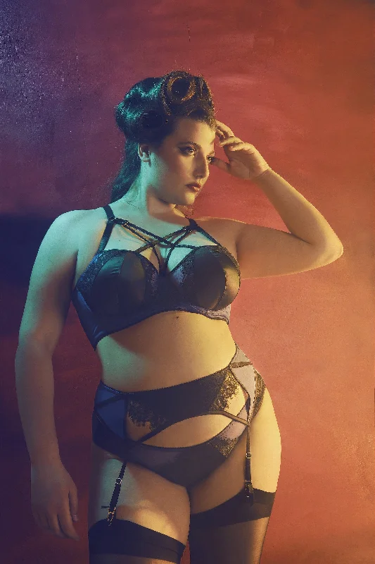 Women's balconette bras with lace trimIndigo Curve Picot Plunge Bra