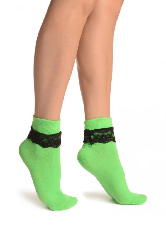 Women's thermal socks for cold weatherGreen With Black Lace Trim Ankle High Socks