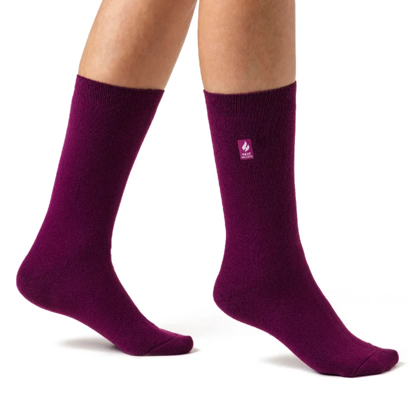 Women's ankle socks with a frilly edgeLadies Ultra Lite Holly Socks - Deep Fuchsia