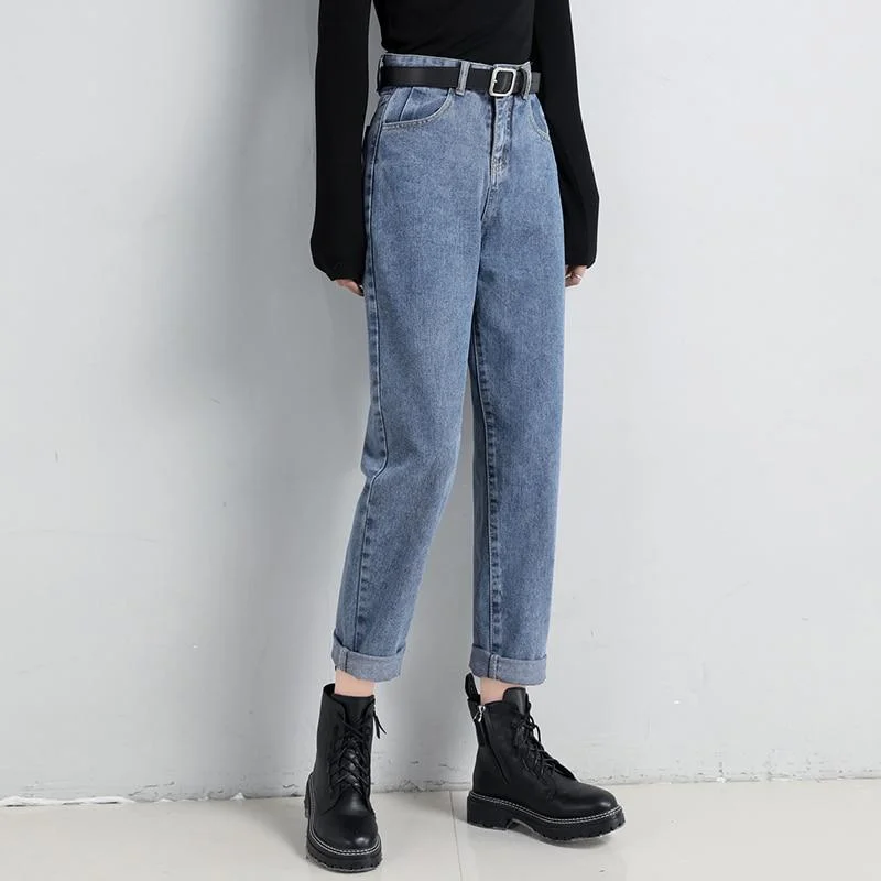 Women's corduroy fall pants Dark - wash women jeans for a sophisticated and slimming effect Light Wash Blue Boyfriend Jeans Women's corduroy fall pants Dark - wash women jeans for a sophisticated and slimming effect Light Wash Blue Boyfriend Jeans