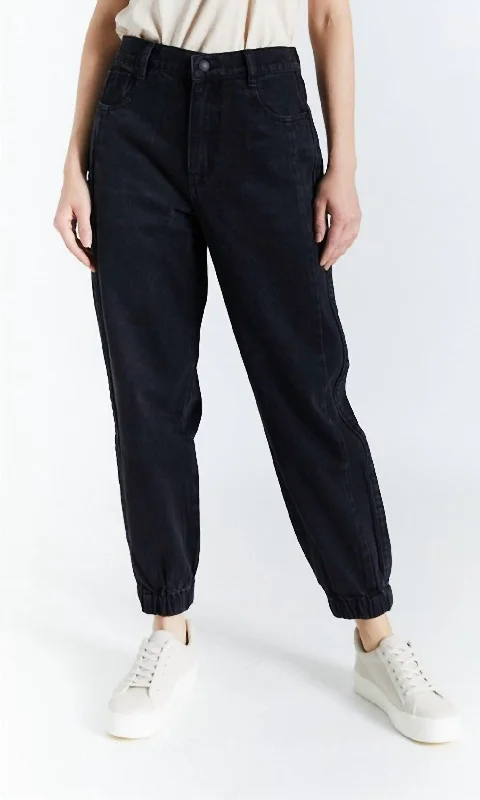 Women's pants for formal dinners Plus - size women jeans for a comfortable and stylish fit The Coco Jogger In Black